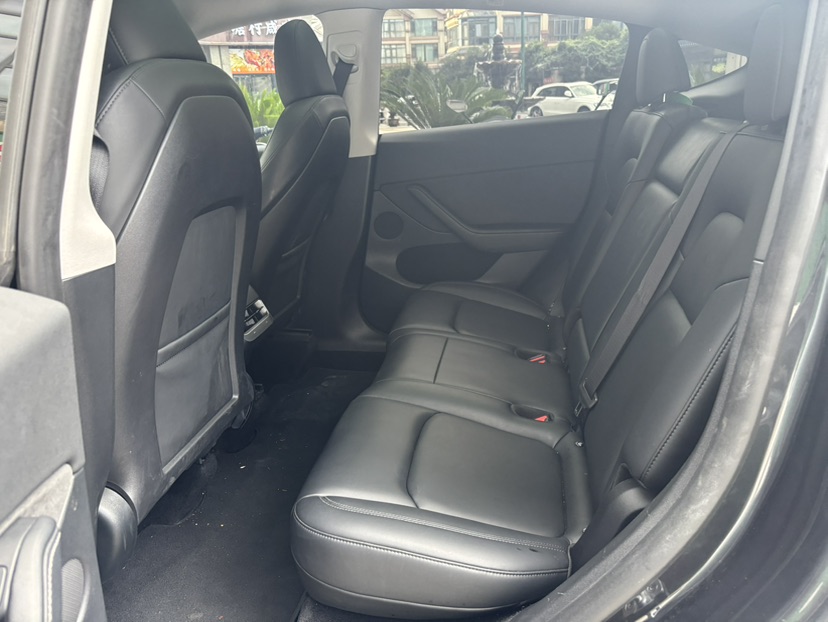 Tesla Model Y 2025 #4 Tesla Model Y 2025 car image #4