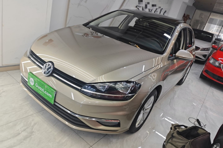 Volkswagen Golf 2018 car image #2