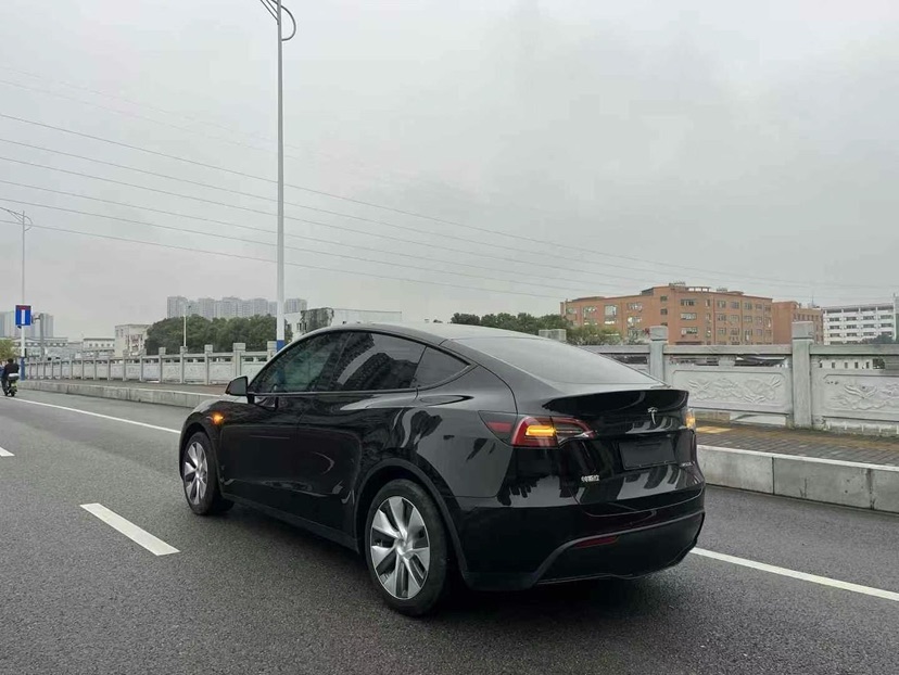Tesla Model Y 2023 #4 Tesla Model Y 2023 immagine di auto #4