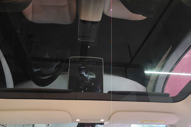 Tesla Model Y 2023 car image #18