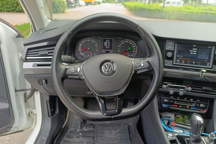 Volkswagen Bora 2020 car image #12