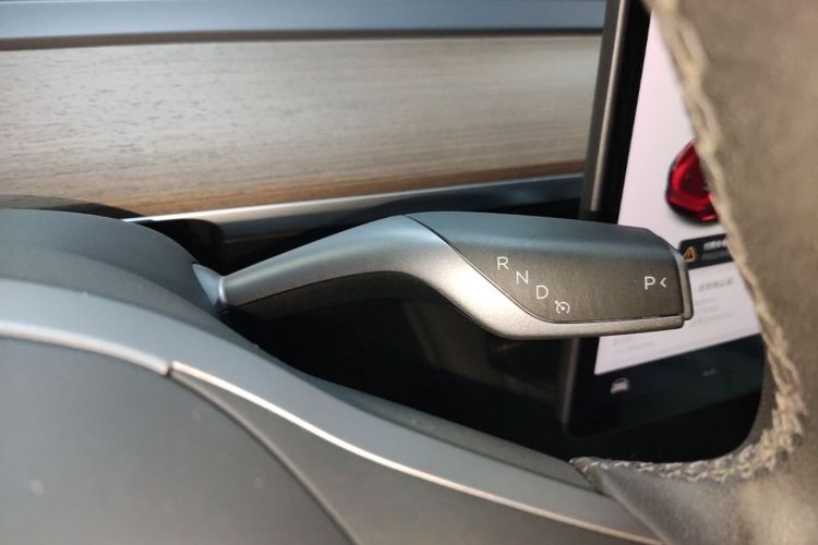 Tesla Model 3 2020 car image #18
