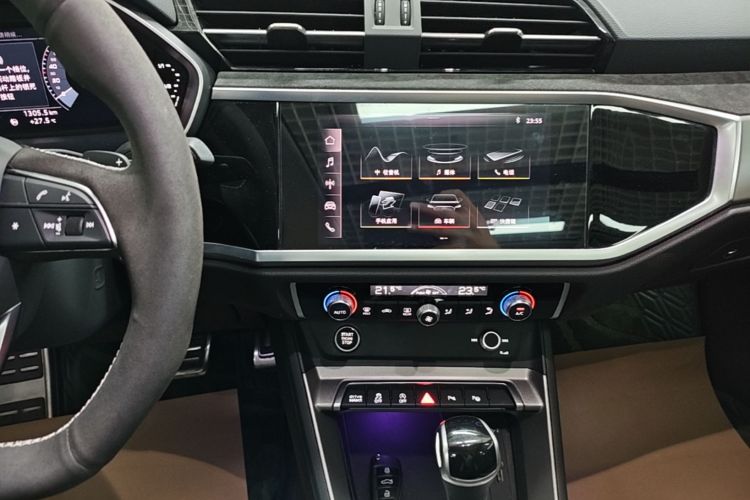 Audi Q3 2021 car image #13