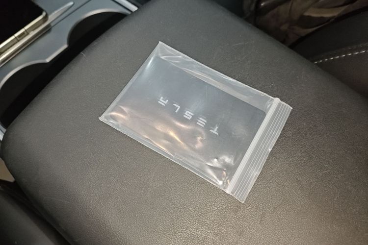 Tesla Model Y 2023 car image #9