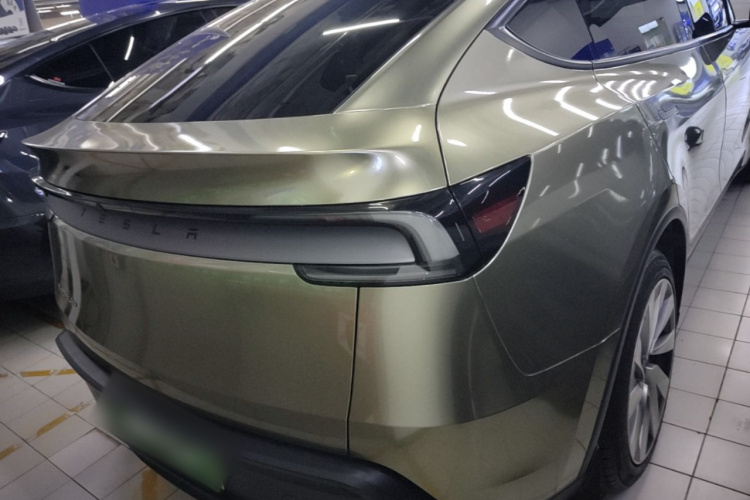 Tesla Model Y 2025 #6 Tesla Model Y 2025 car image #6