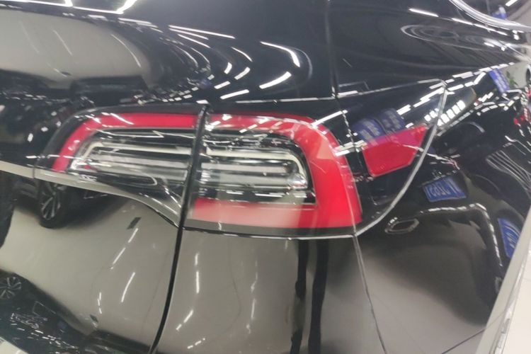 Tesla Model Y 2021 car image #8