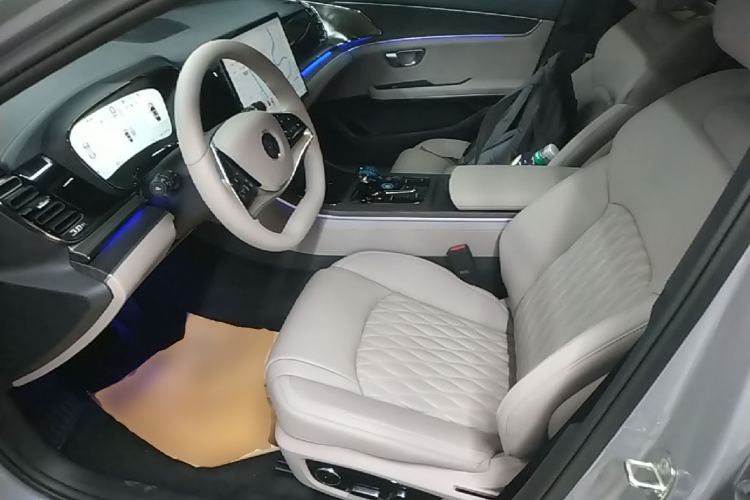 BYD Han 2025 immagine di auto #15