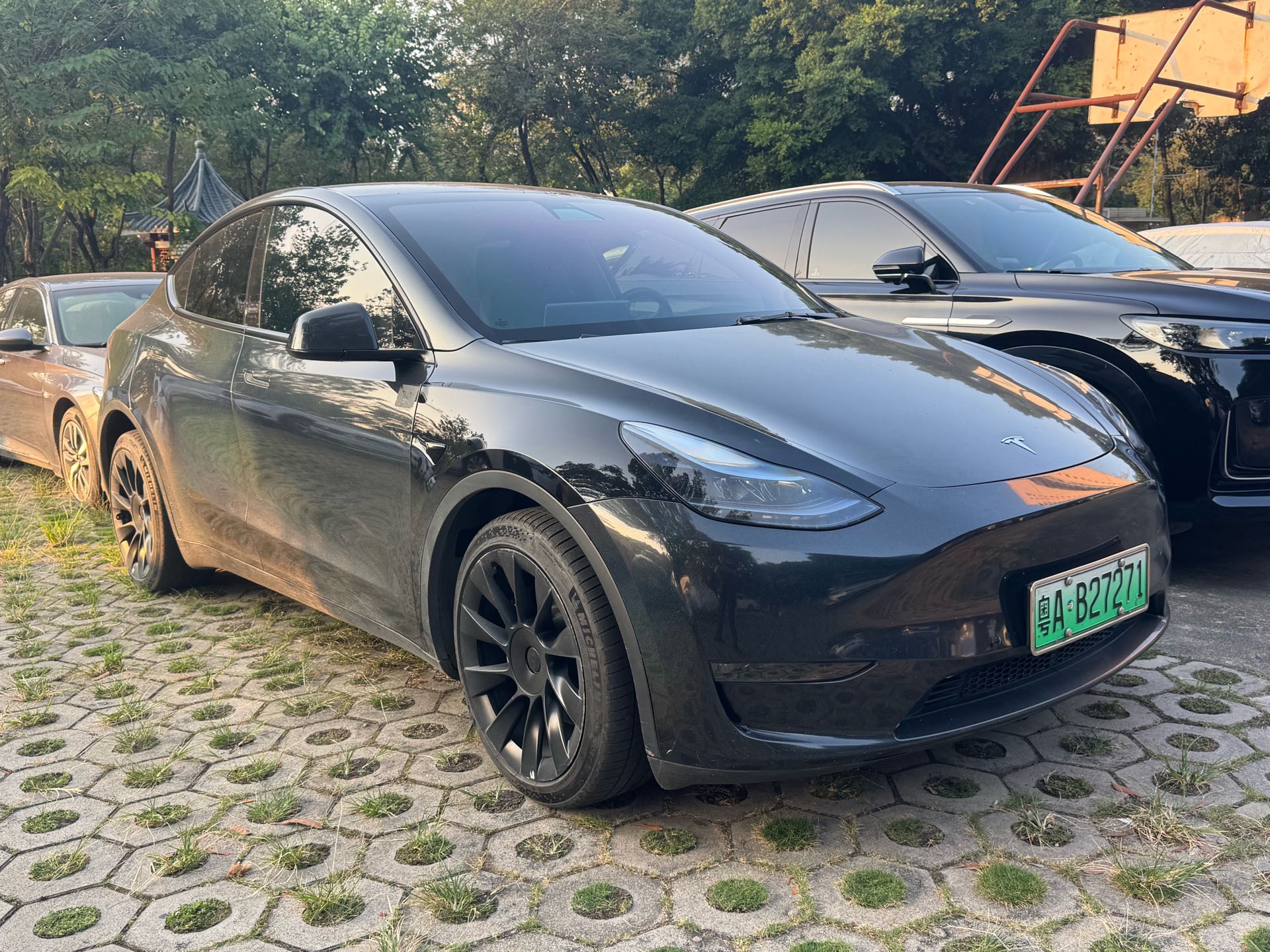 Tesla Model Y 2022 #2 Tesla Model Y 2022 car image #2