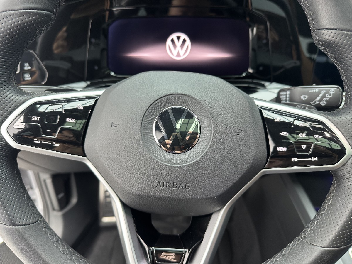 Volkswagen Golf 2023 car image #13