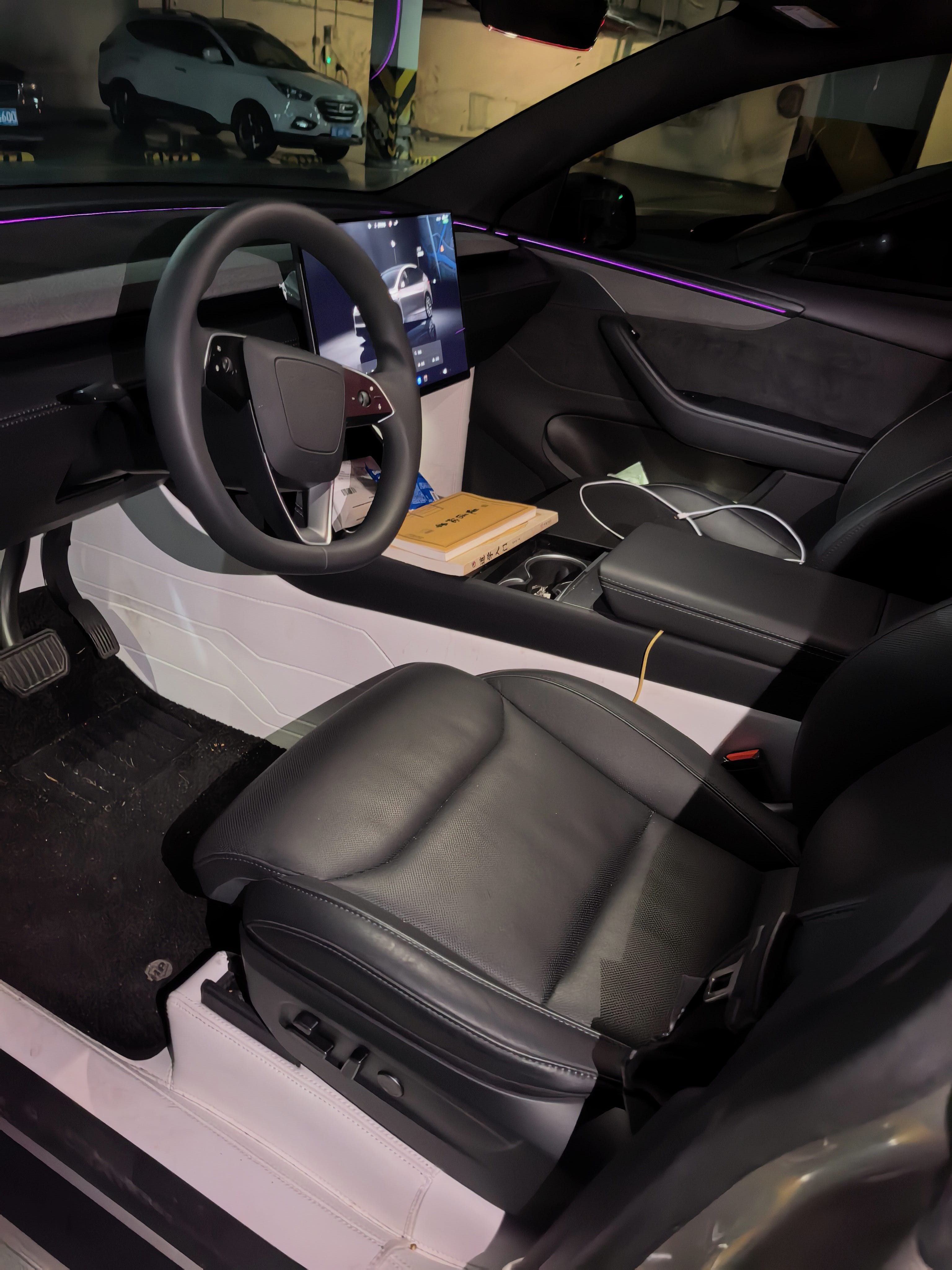 Tesla Model Y L 2025 car image #2