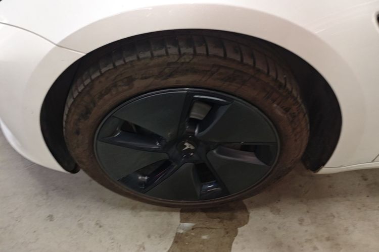 Tesla Model 3 2021 car image #9