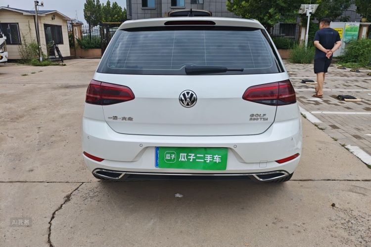 Volkswagen Golf 2019 car image #6