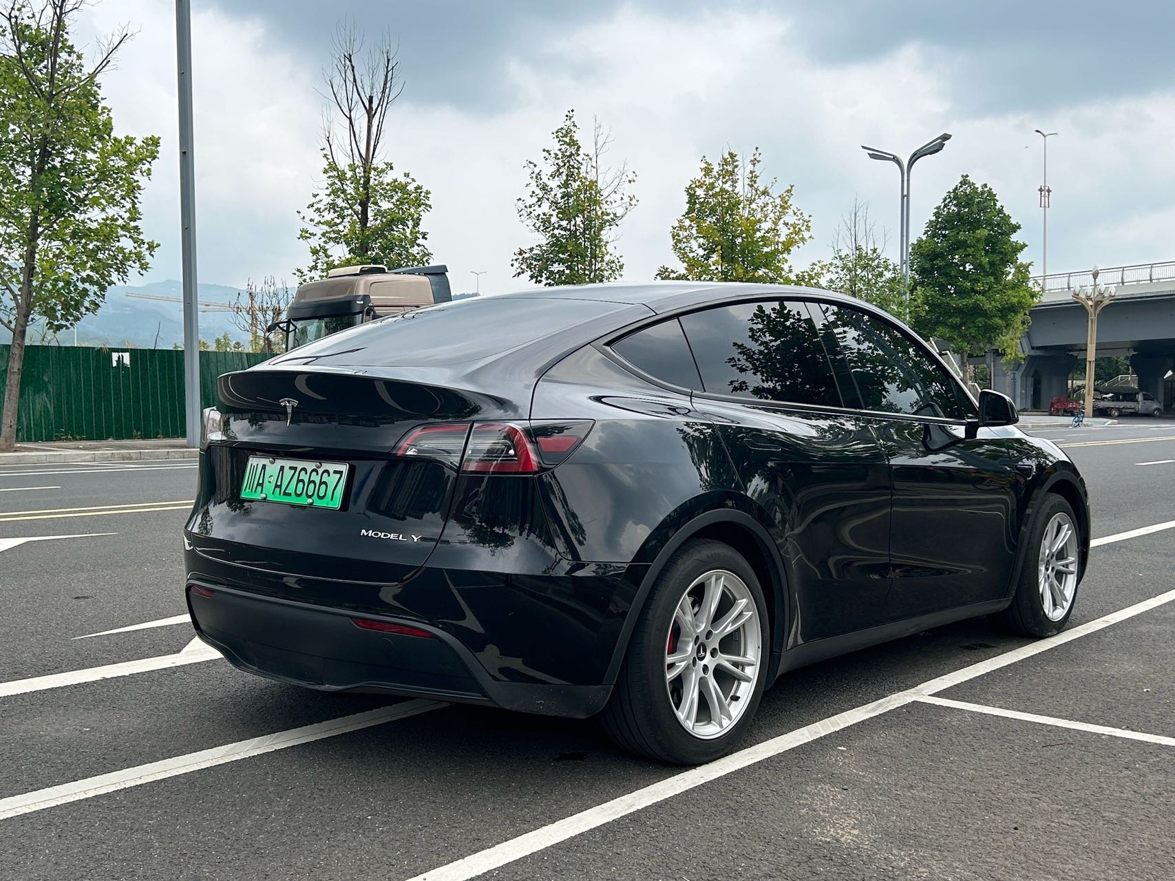 Tesla Model Y 2023 car image #4