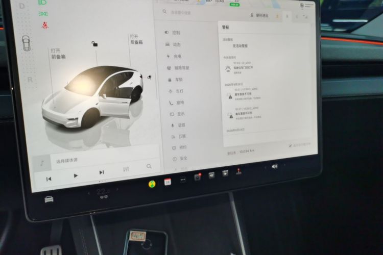 Tesla Model Y 2025 #13 Tesla Model Y 2025 car image #13