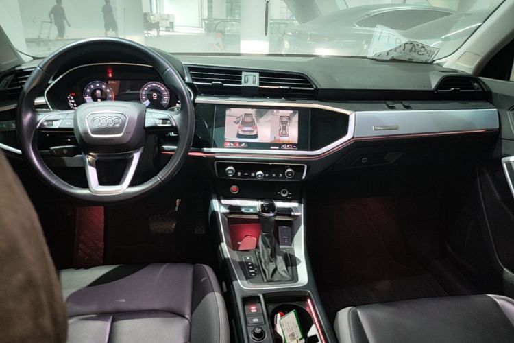 Audi Q3 2021 car image #10