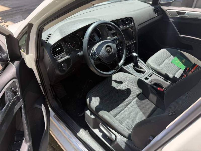Volkswagen Golf 2019 car image #2