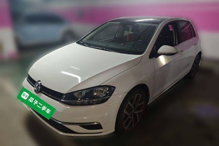 Volkswagen Golf 2020 car image #2