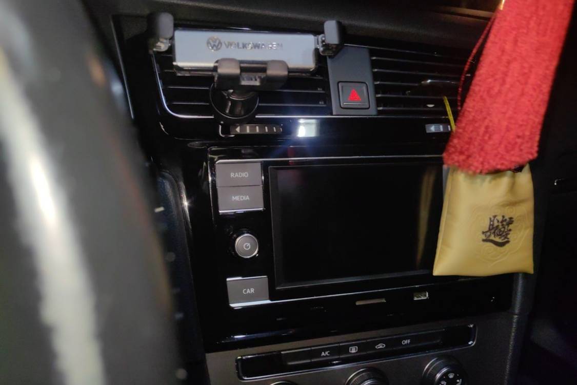 Volkswagen Golf 2015 car image #26