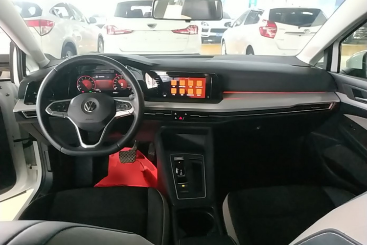 Volkswagen Golf 2022 car image #10