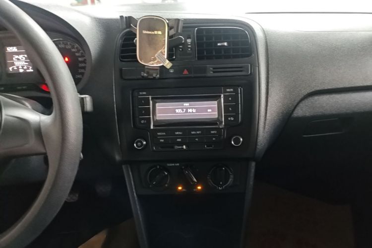 Volkswagen Polo 2016 #17 Volkswagen Polo 2016 car image #17