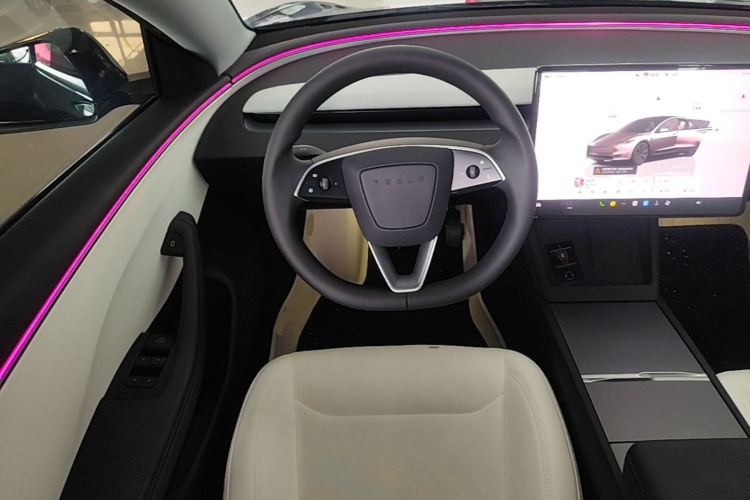 Tesla Model 3 2026 immagine di auto #15