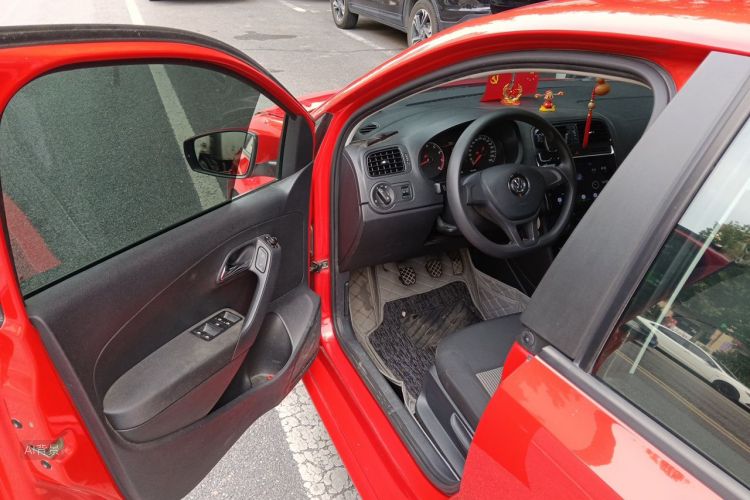 Volkswagen Polo 2018 car image #18