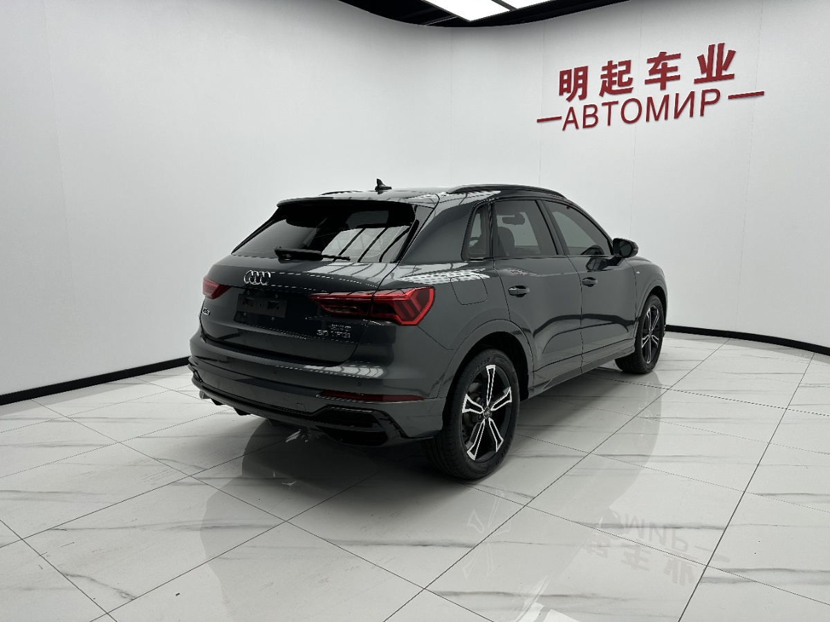 Audi Q3 2023 car image #9