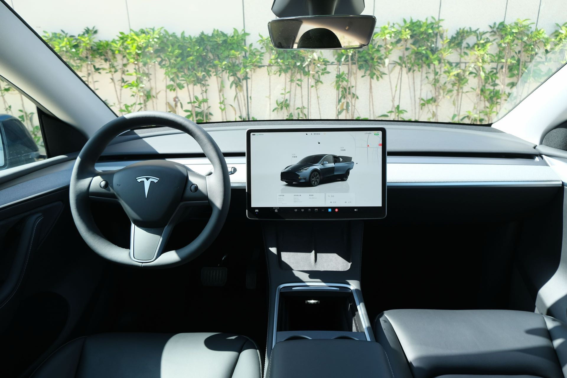 Tesla Model Y 2025 car image #8