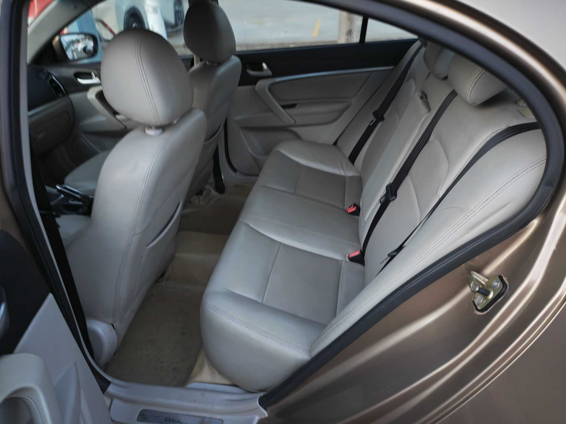 GEELY Emgrand 2014 car image #4