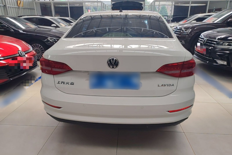Volkswagen Lavida 2018 car image #6