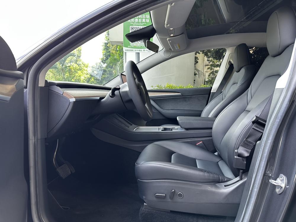 Tesla Model Y 2022 car image #13