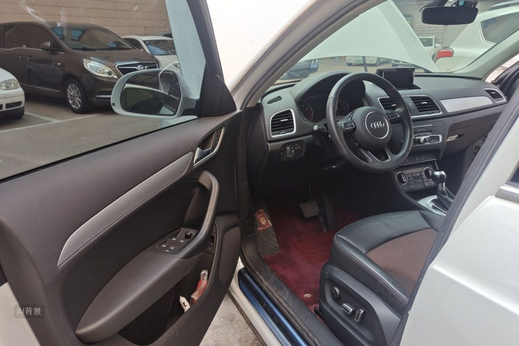 Audi Q3 2018 car image #18