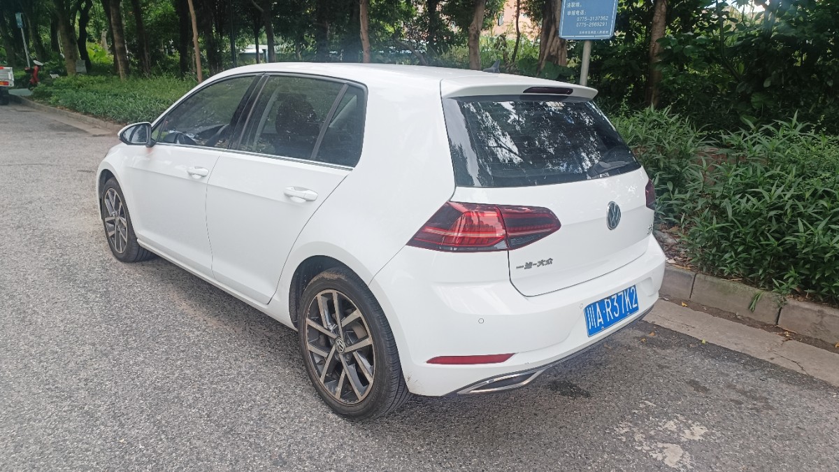 Volkswagen Golf 2019 car image #6