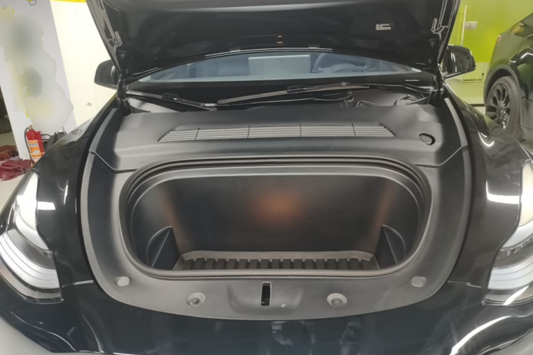 Tesla Model Y 2023 car image #22