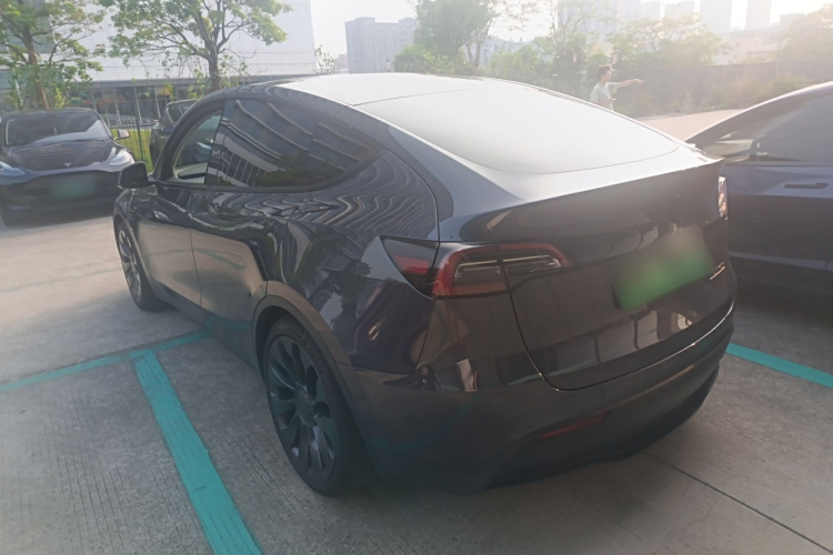 Tesla Model Y 2022 #5 Tesla Model Y 2022 car image #5