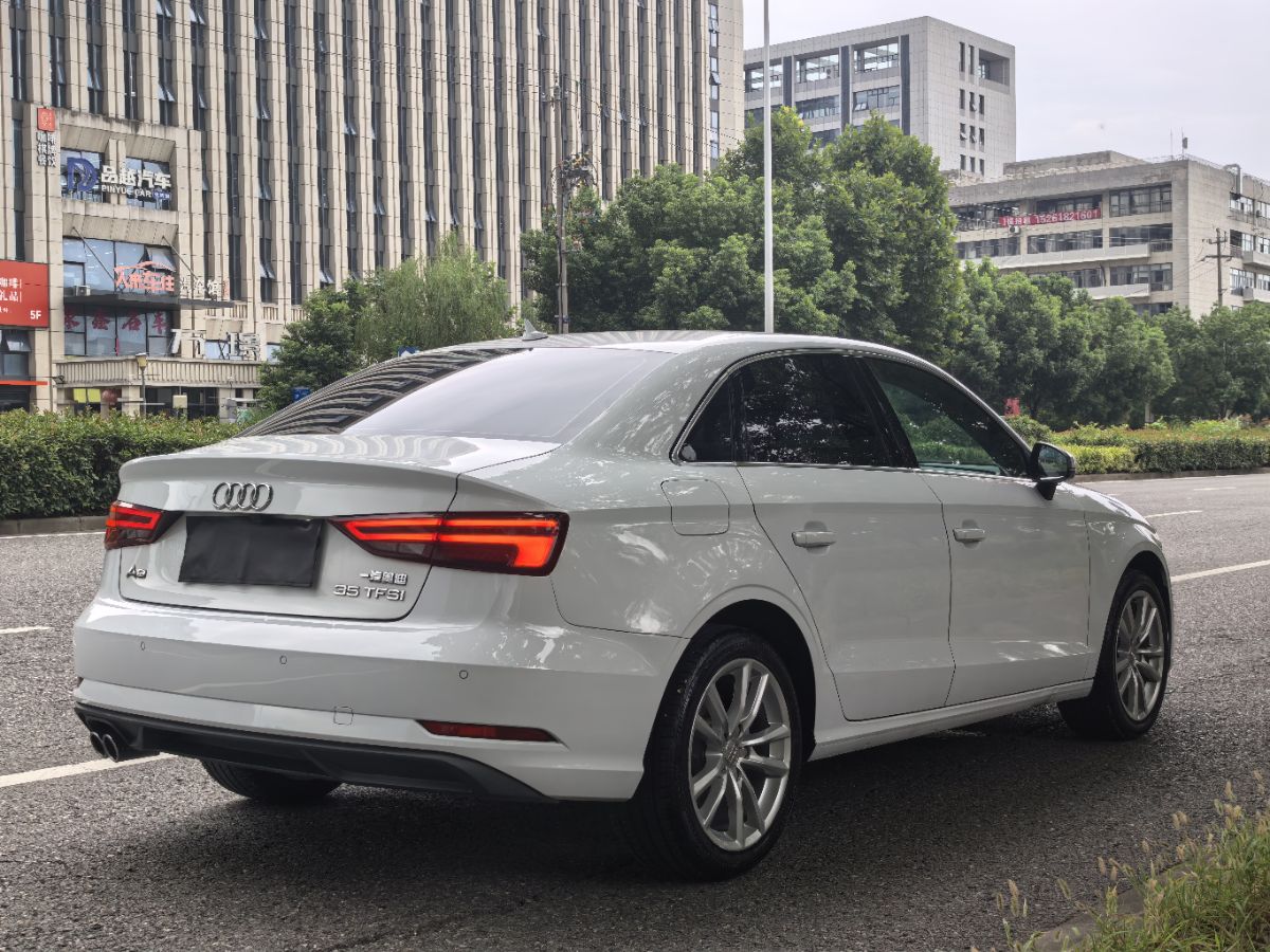 Audi A3 2018 car image #3