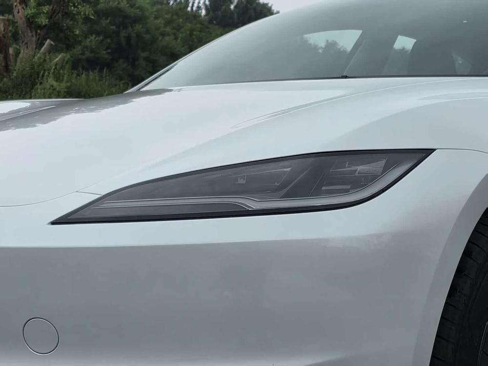 Tesla Model 3 2026 car image #6