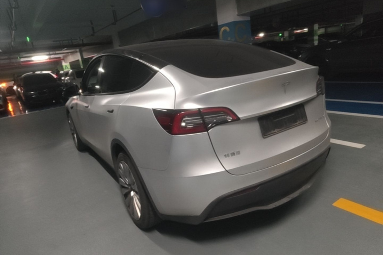 Tesla Model Y 2023 immagine di auto #5