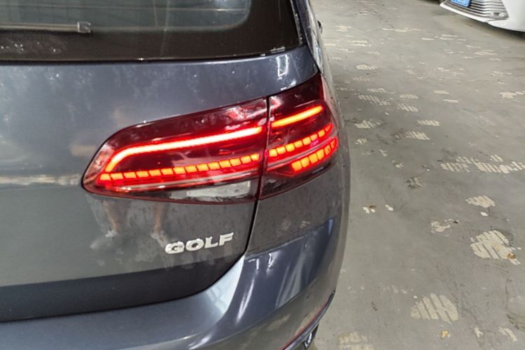 Volkswagen Golf 2020 car image #8