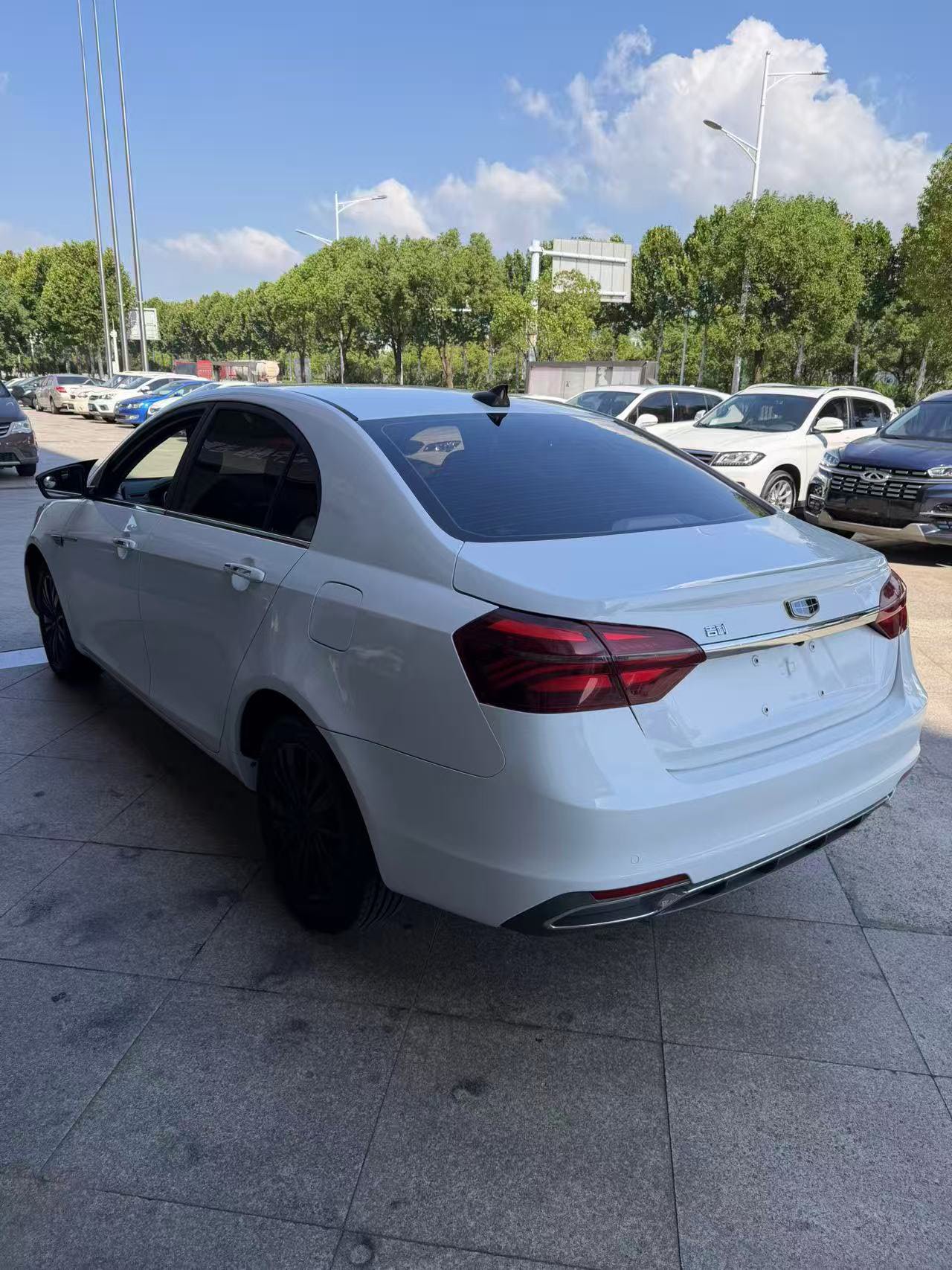 GEELY Emgrand 2019 #7 GEELY Emgrand 2019 car image #7