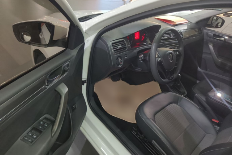 Volkswagen Santana 2017 car image #12