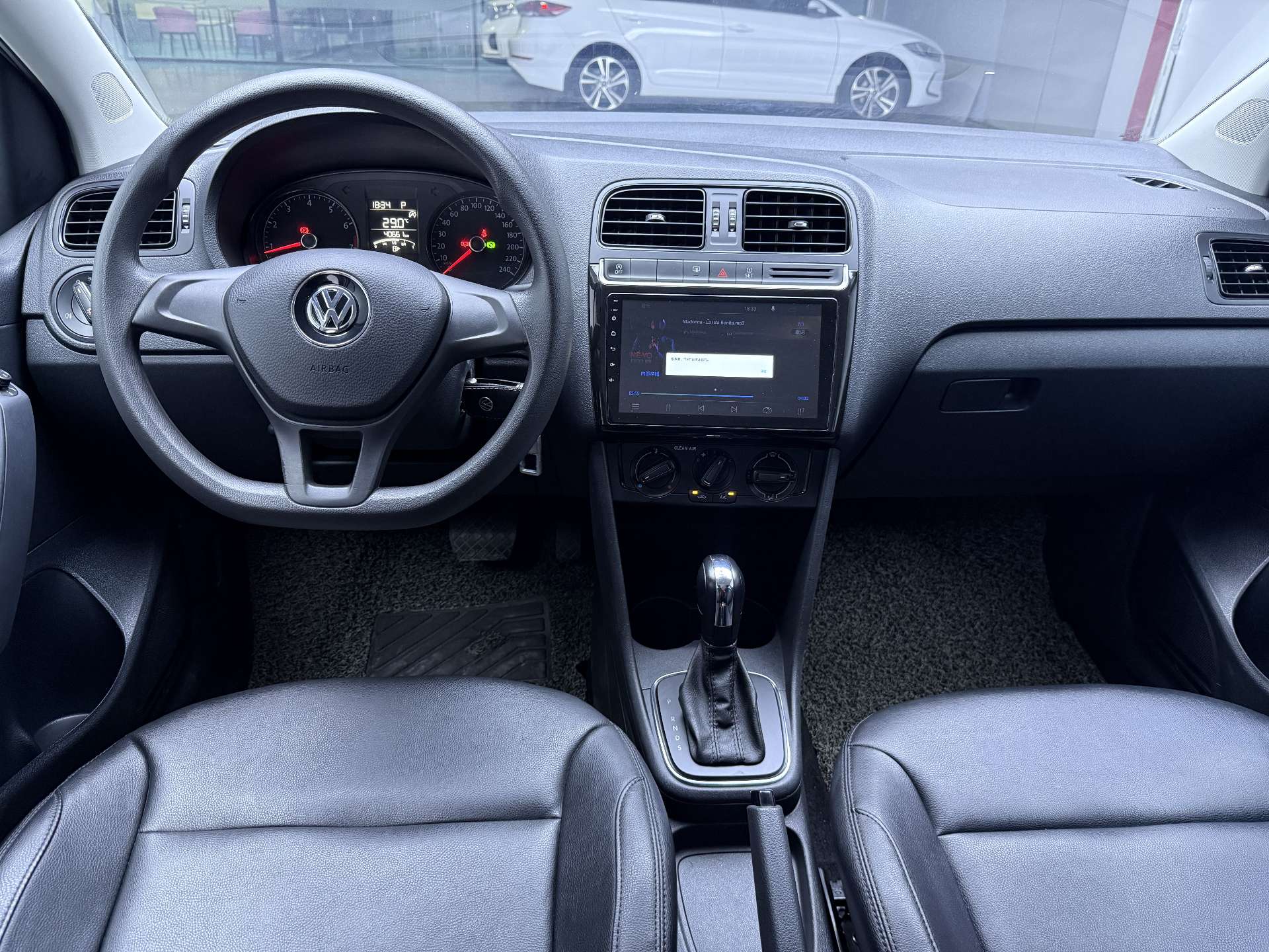 Volkswagen Polo 2019 car image #8