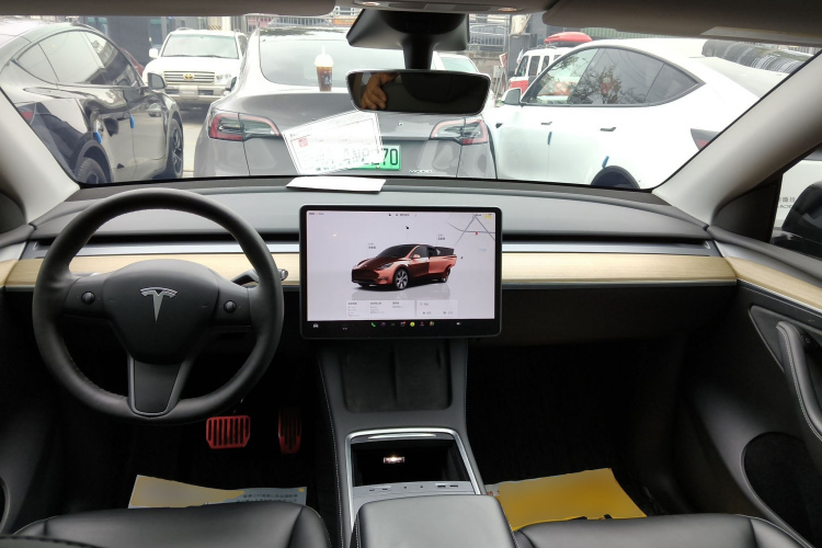 Tesla Model Y 2023 #10 Tesla Model Y 2023 car image #10
