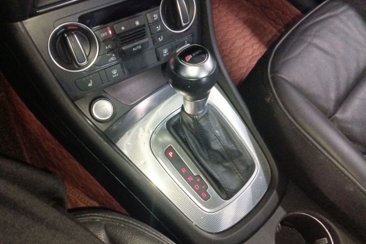 Audi Q3 2016 car image #14