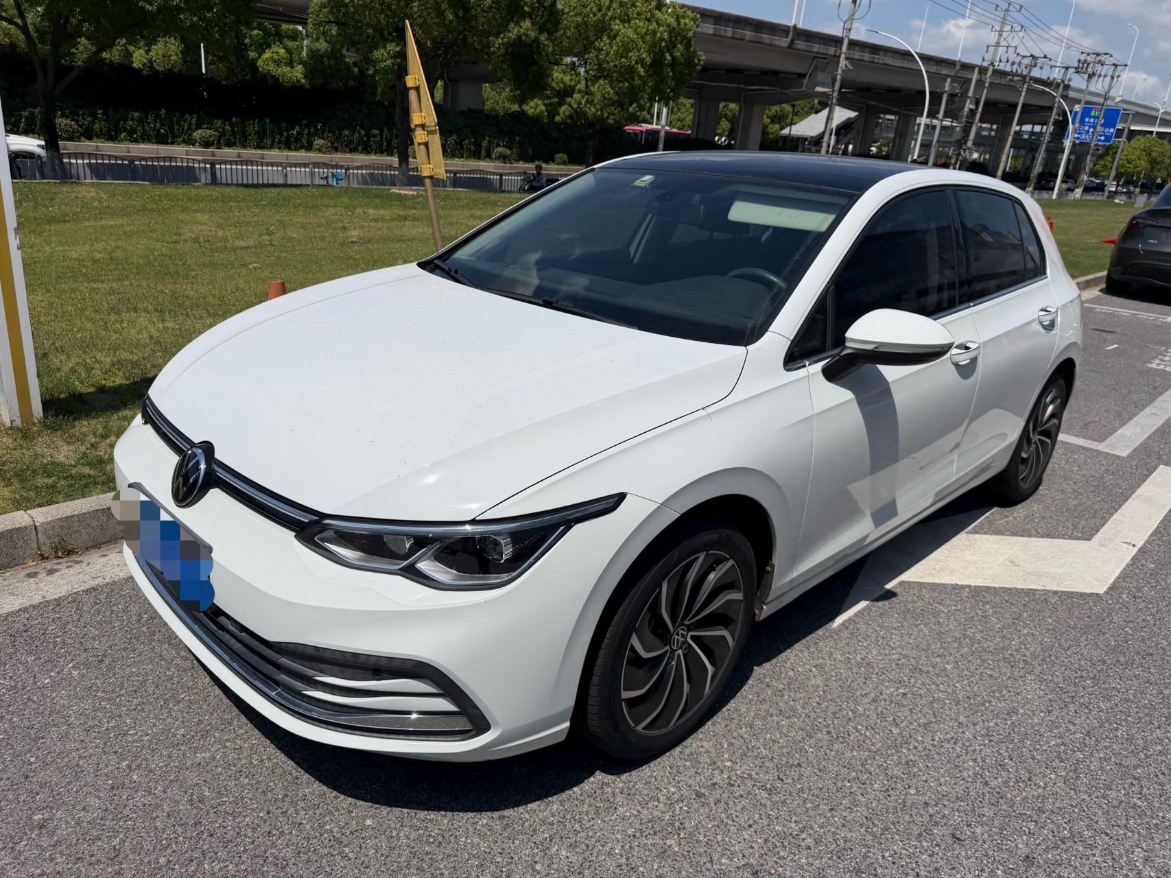Volkswagen Golf 2021 car image 