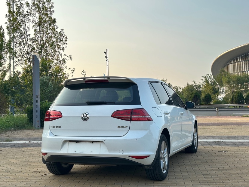 Volkswagen Golf 2015 car image #4