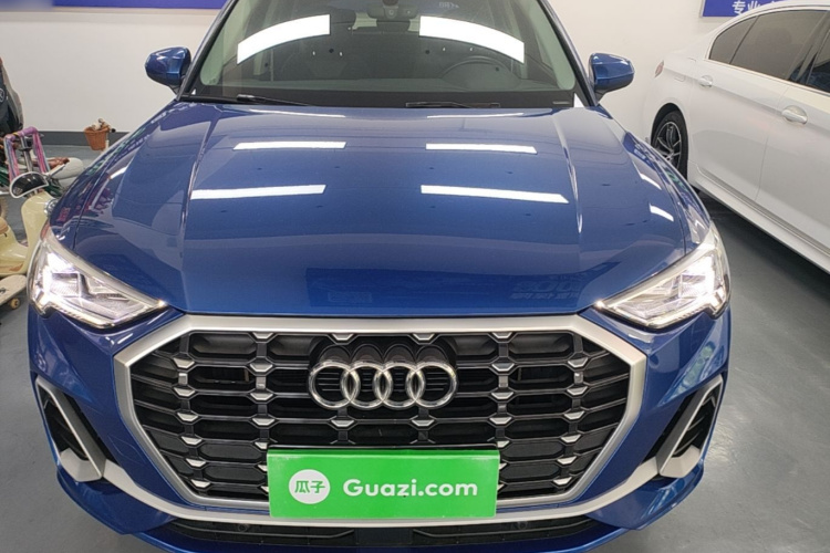 Audi Q3 2021 car image #3