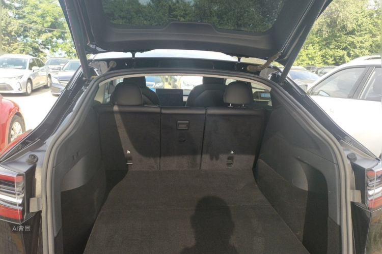 Tesla Model Y 2021 car image #21