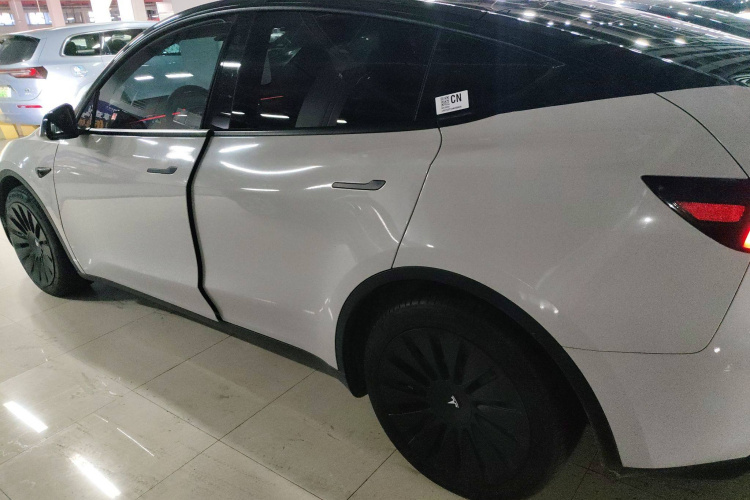 Tesla Model Y 2022 car image #5