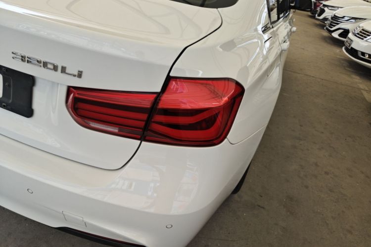 BMW 3 Series 2019 car image #8